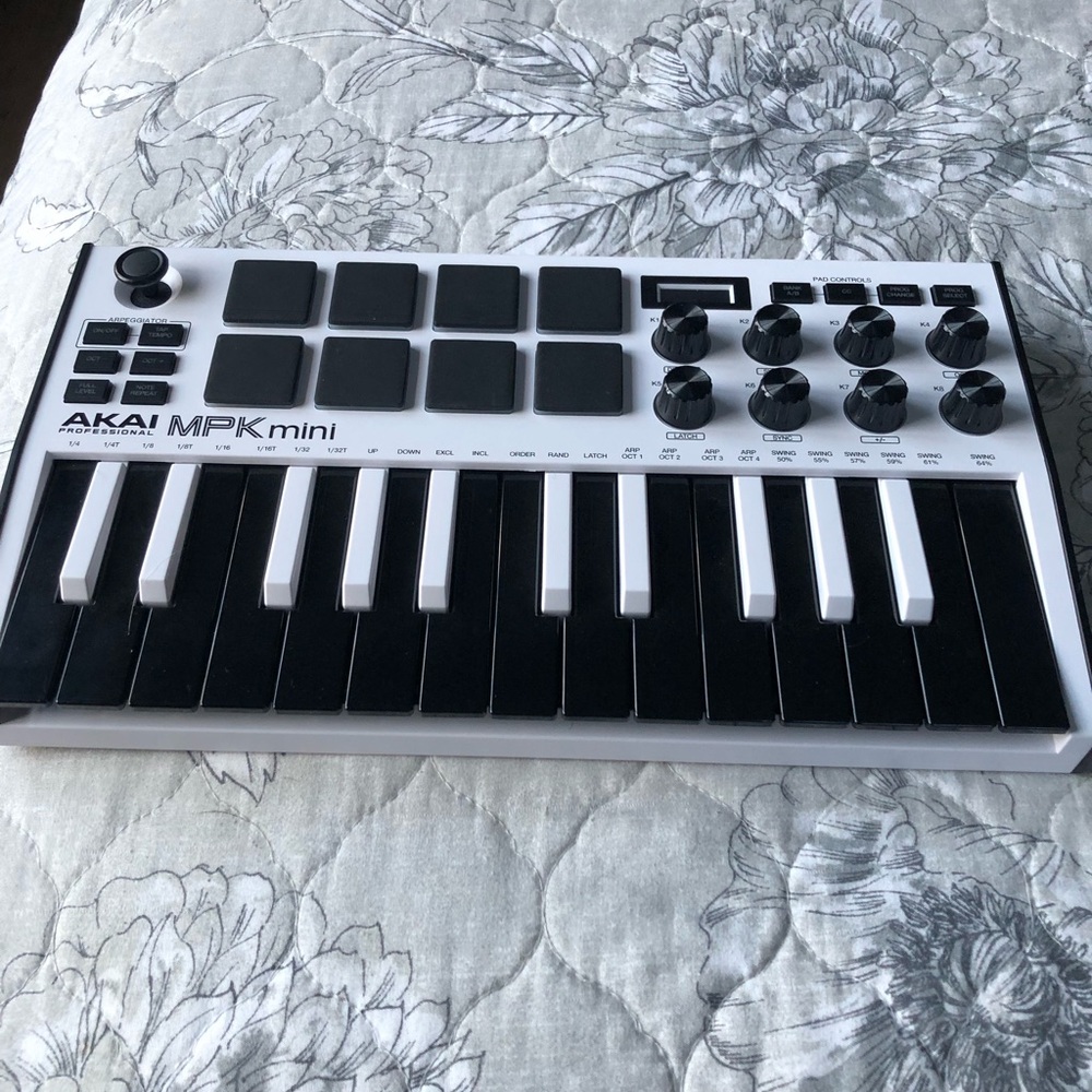 AKAI MPK mini